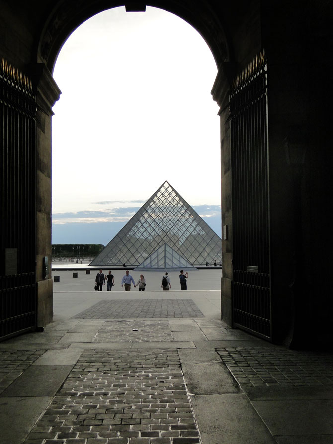 Louvre, Paris France Doors are the gateway to beauty. Ahhhh.