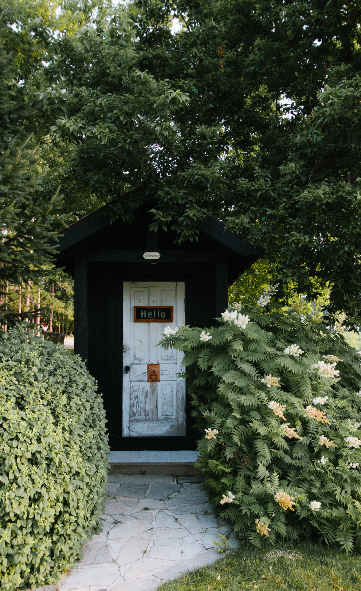 HOW TO BUILD AN OUTHOUSE WITH INSPIRING PHOTOS OF AN OUTHOUSE AND TIPS ON HOW TO CREATE YOUR OWN. 