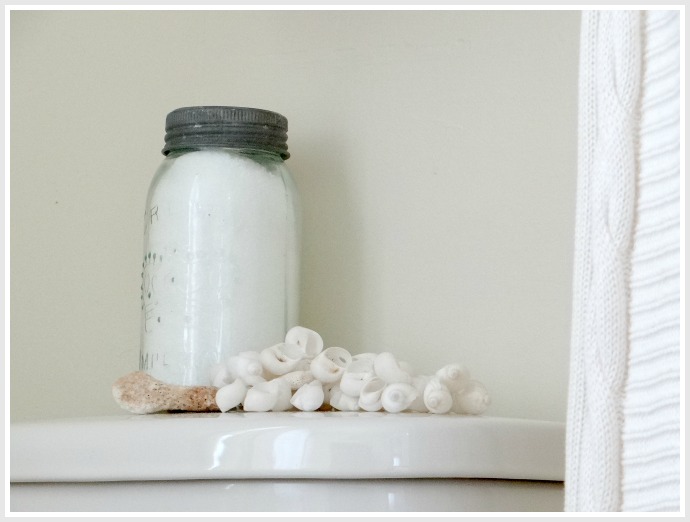 Use a vintage mason jar with essential oils for bath salts. A #DIY blog post on how to make your own shower curtain with an Ikea throw blanket 