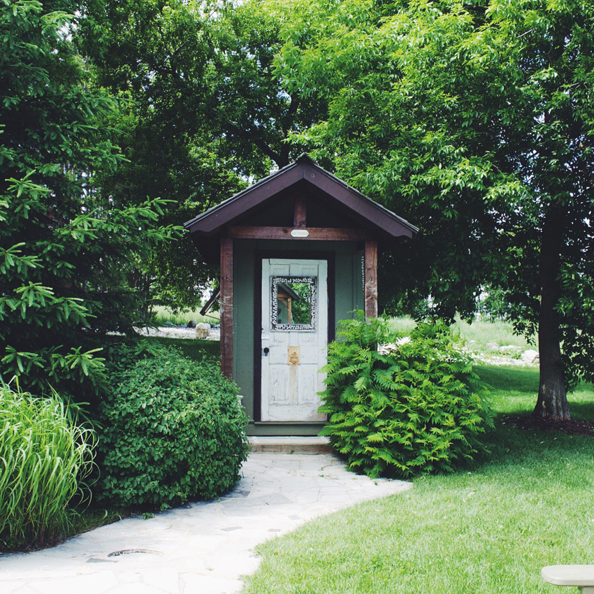 Learn how to make your own outhouse via @lynneknowlton DESIGN THE LIFE YOU WANT TO LIVE
