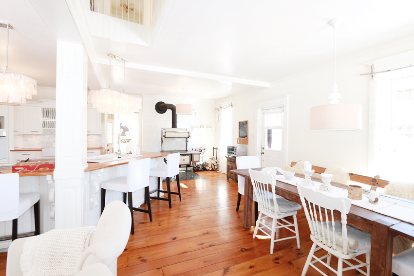 Looking to renovate your kitchen? Follow along via @lynneknowlton for the whitewashed farmhouse style kitchen series !