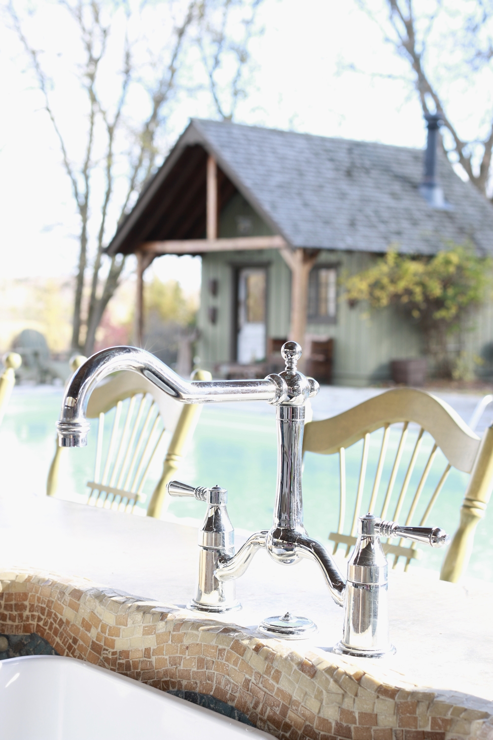 Style_At_Home_Poolside_Brizo_Faucet
