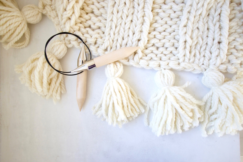 How to make wool tassels for your chunky knit blanket. A step by step ...