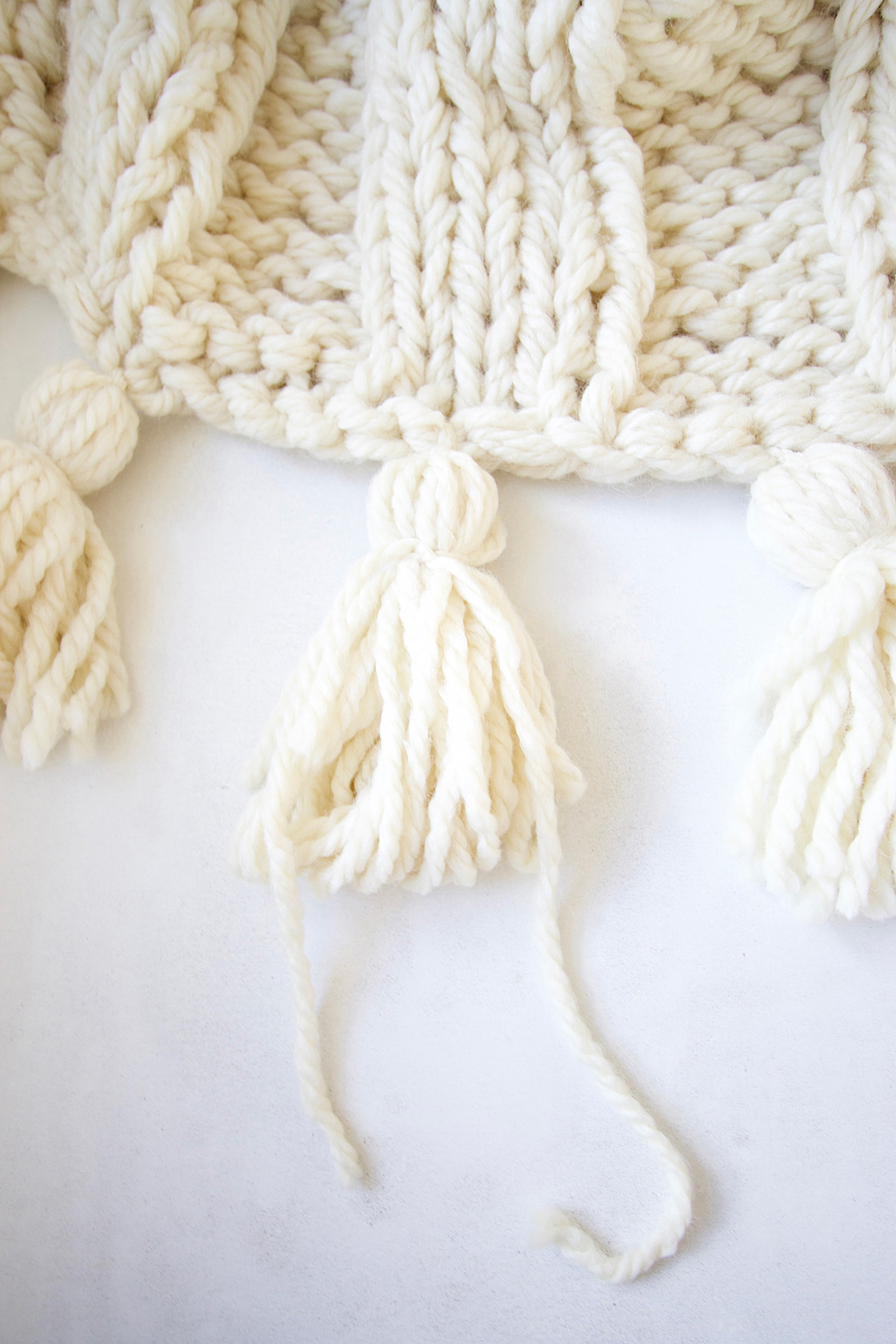 How to make wool tassels for your chunky knit blanket. A step by step