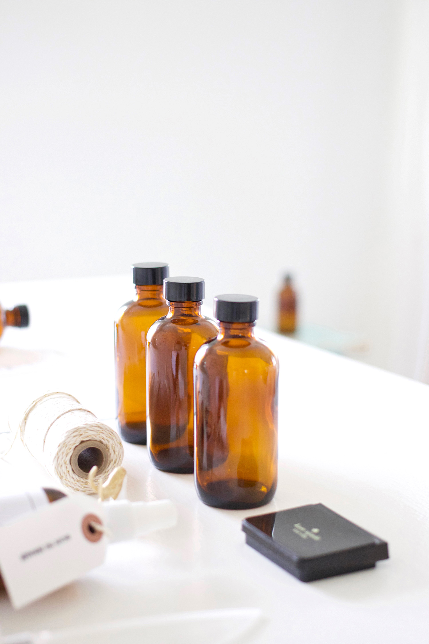 Essential oils uses: How to make your own essential oil massage oil with free printable labels!! DESIGN THE LIFE YOU WANT TO LIVE | lynneknowlton.com