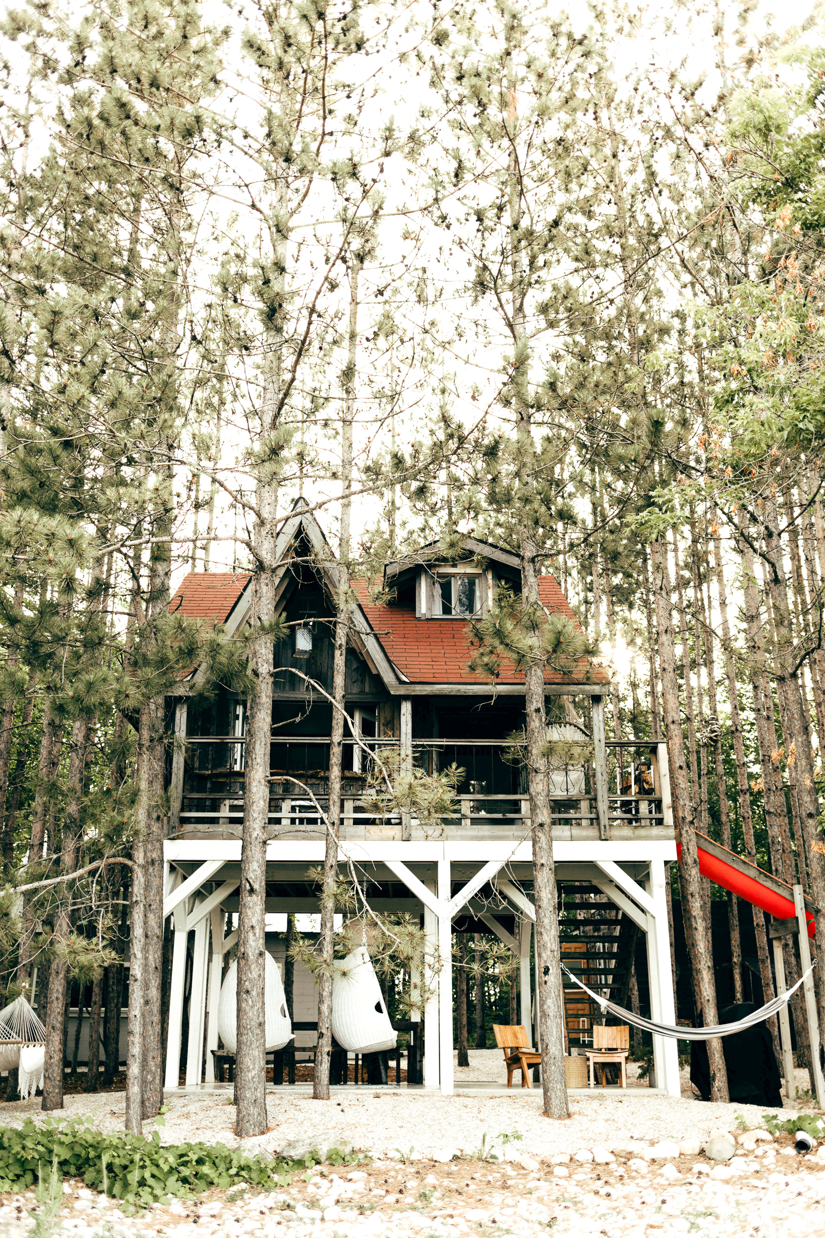 Treehouse + Cabin Retreat by Lynne Knowlton
