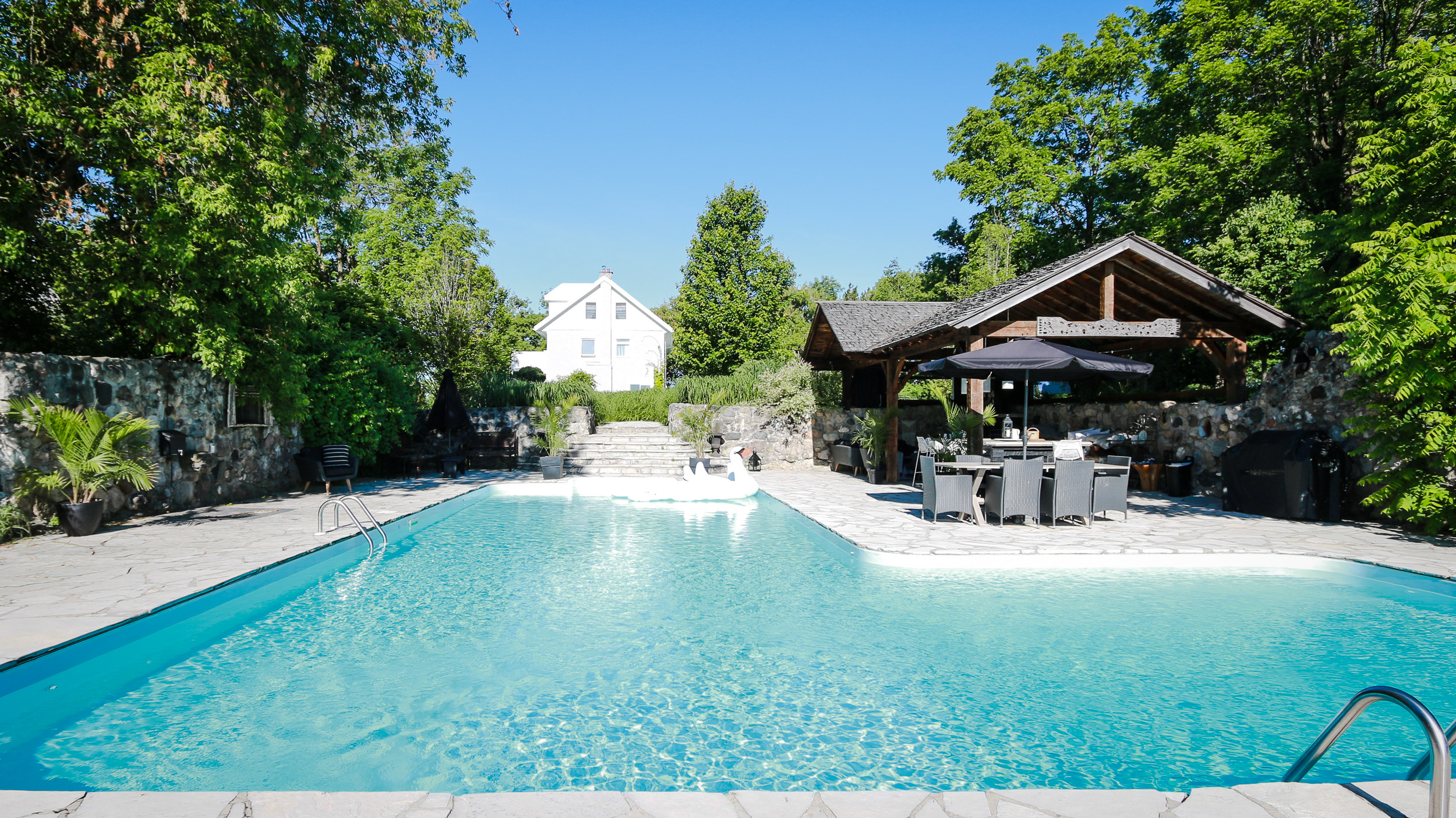 Make your own meals, have a BBQ, and swim at the treehouse + cabin retreat pool! It's a perfect setting for getaways, photo-shoots, bachelorette parties, retreats and small events.