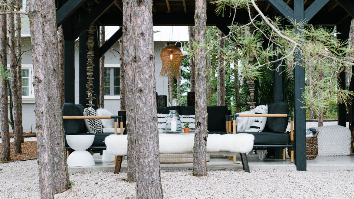 OUTDOORS IS IN: Create your own cozy backyard escape with these tips | www.lynneknowlton.com