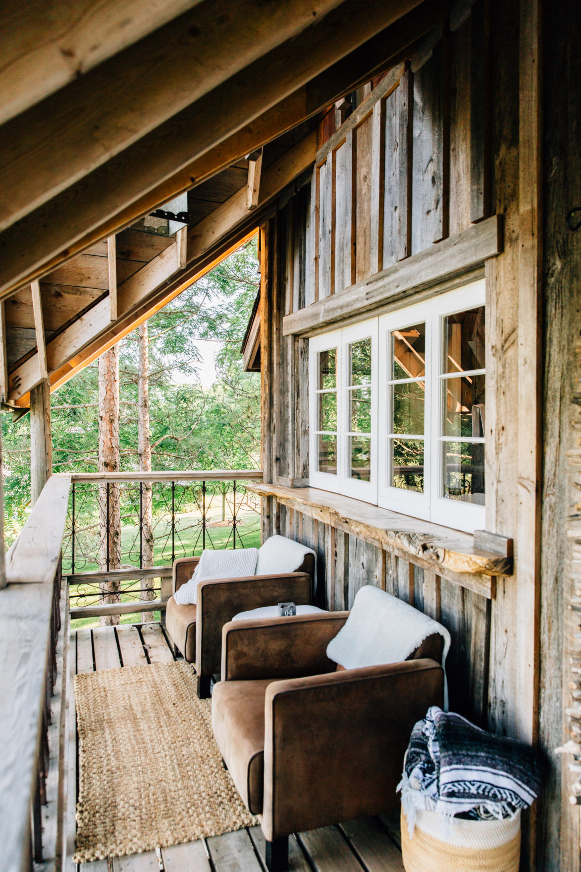 Treehouse + Cabin Home Tour | You'll find our story, how we designed the space and our favourite sources | Hoping to inspire you to create small spaces with big style | www.lynneknowlton.com 