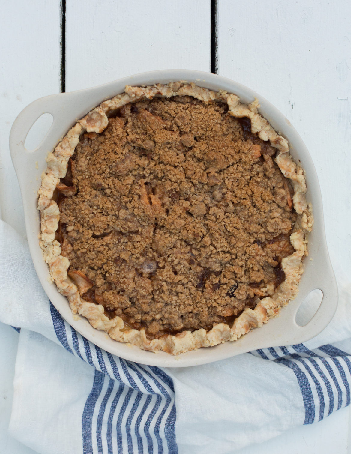 The best apple crumble pie recipe known to mankind | Easy downloadable recipe card | www.lynneknowlton.com 