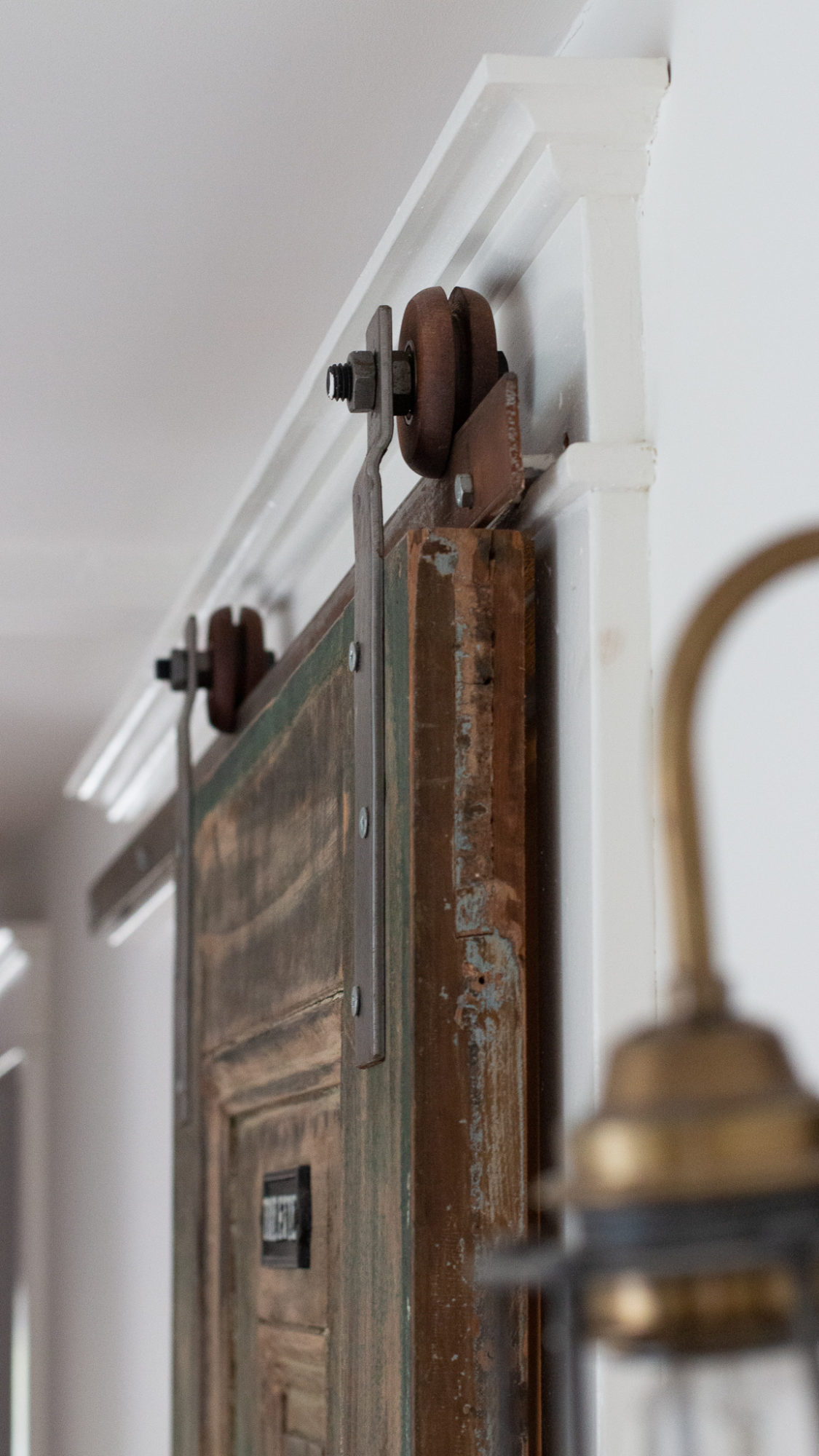 DIY door track hardware : Create your own door track hardware using old vintage doors. We’ll show you how. Save tons of money and have gorgeous art-like doors for your home. 