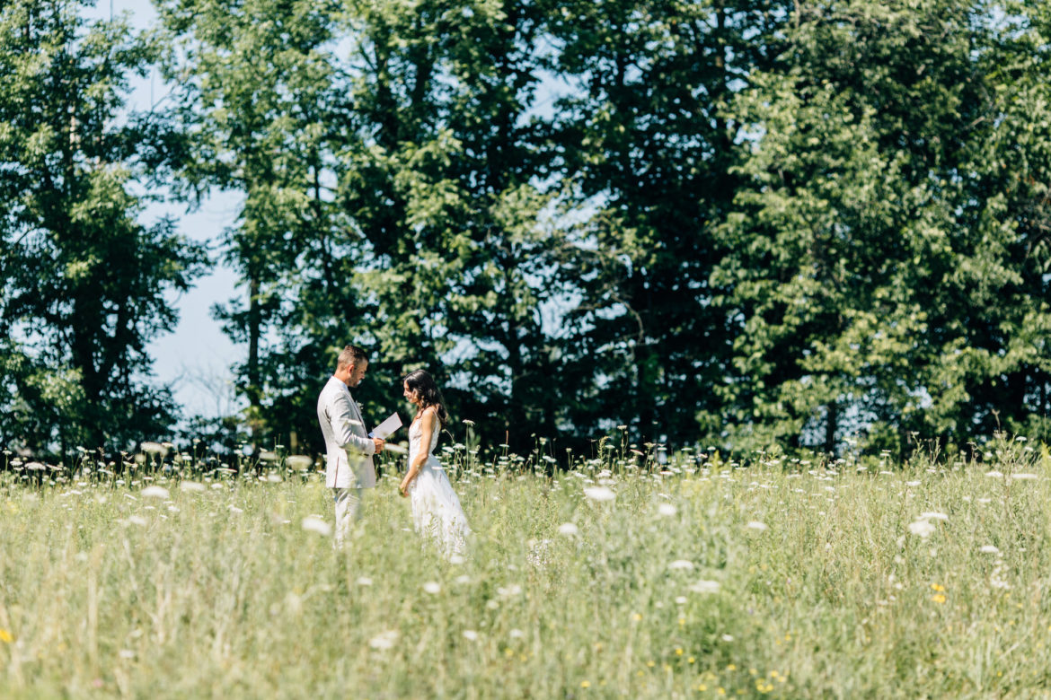 A stunning wedding at a Treehouse | All the special details from this countryside wedding day 