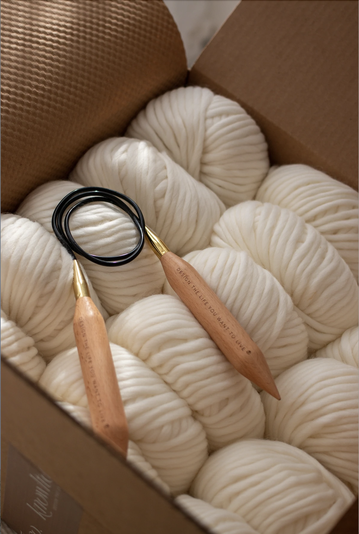 Free chunky knit blanket pattern using circular birch knitting needles 