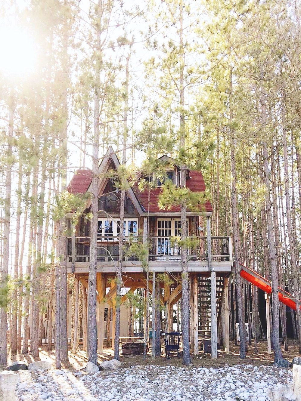 Experience sleeping in a #treehouse ! Ranked one of the top treehouses in the world! www.lynneknowlton.com