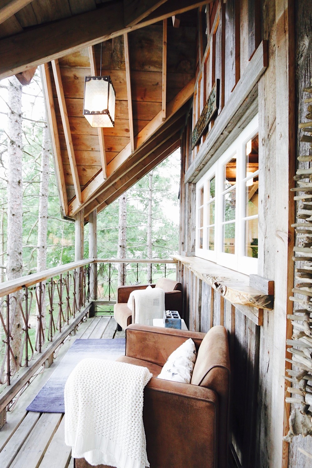 Rent the treehouse retreat via @lynneknowlton ...cabin and treehouse vacation rental on DESIGN THE LIFE YOU WANT TO LIVE