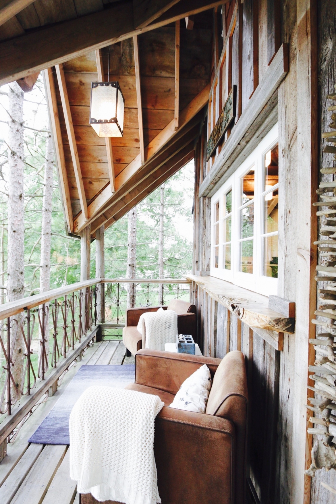 Book your vacation rental at the Treehouse & Cabin Retreat ! Available for rent from May - Oct ... it's luxury glamping at its finest! Branch out in a #treehouse & glamp in the cabin. You'll LOVE IT. Perfect for 4-6 people. Located 2 hrs NW of Toronto, Ontario